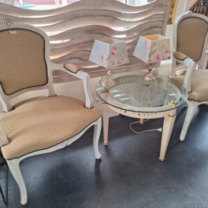 Toffe brocante set van 2 stoelen met tafeltje