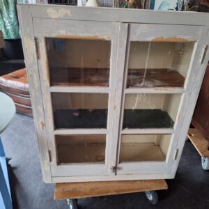 Toffe hangkast brocante met planken