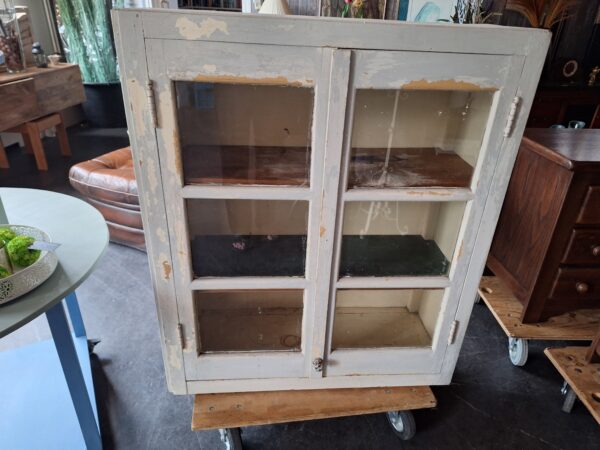 Toffe hangkast brocante met planken