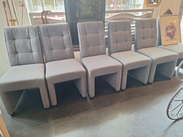Set van 6 nette eetkamerstoelen op wielen - Afbeelding 2