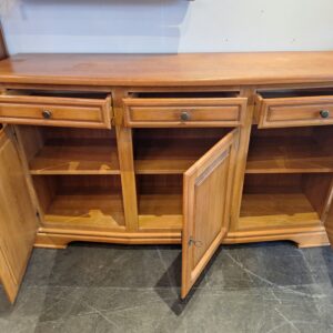 Blank eiken dressoirkast met veel opbergruimte