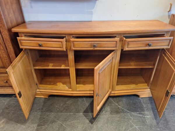 Blank eiken dressoirkast met veel opbergruimte