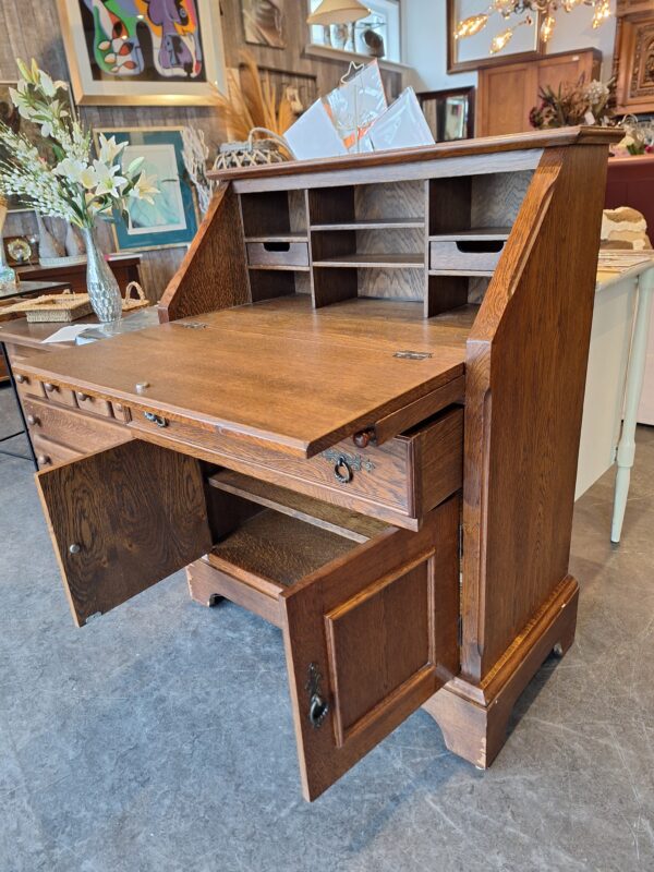 Mooie secretaire met leuke details