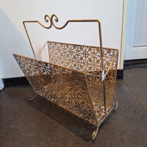 Sierlijke krantenbak, nieuw uit de doos