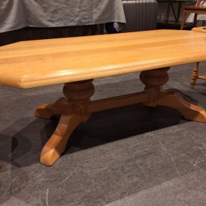 Massieve salontafel in goede staat